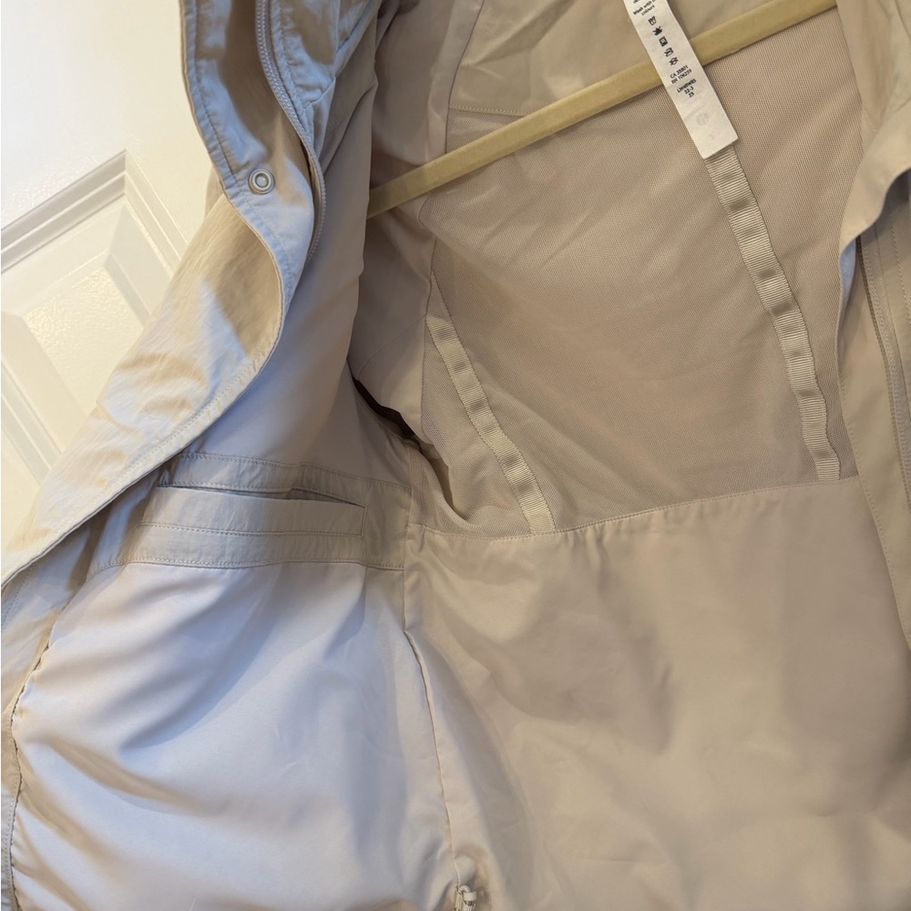 Lululemon Always Effortless Classic-Fit
Jacket  Size 2 - Picture 5 of 7